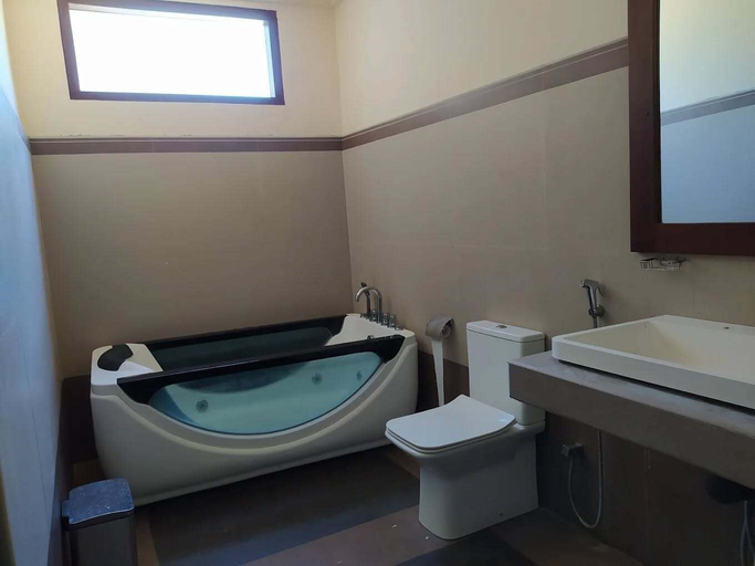 Bathroom, Kaveri Resort & Spa, Dambulla