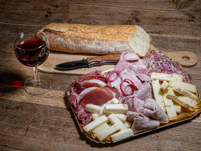 Food & Drinks 4, La Roche aux Fees, Haute-Loire