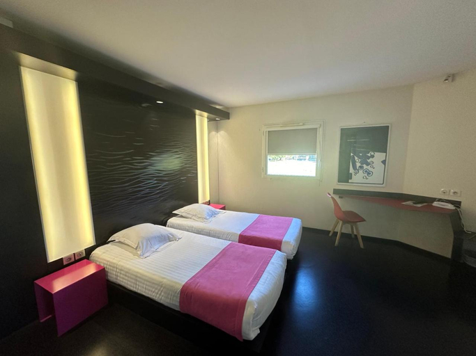Bedroom 2, Hotel Gardenia Bordeaux Est, Gironde