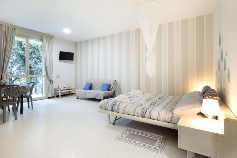 Room 2, Charming Studio Apartment With Ocean View in Riccione, Rimini