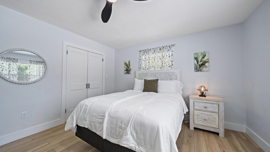 Room 4, Hemingway Hideaway 2 Bedroom Home, Sarasota