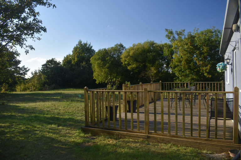 Outdoor dining 5, Snowdonia Riverside Cabin With Private River, Gwynedd