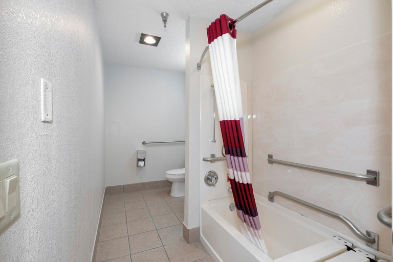 Bathroom 5, Red Roof Inn Springfield, MO, Greene