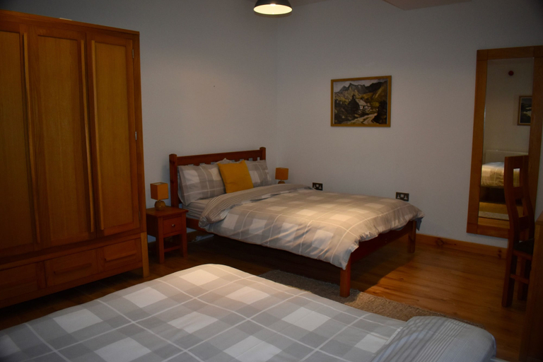 Room 4, Snowdonia Riverside Cabin With Private River, Gwynedd