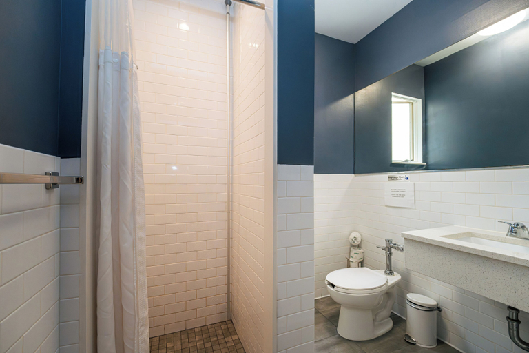 Bathroom 4, Lamartine Chelsea – Hostel, New York