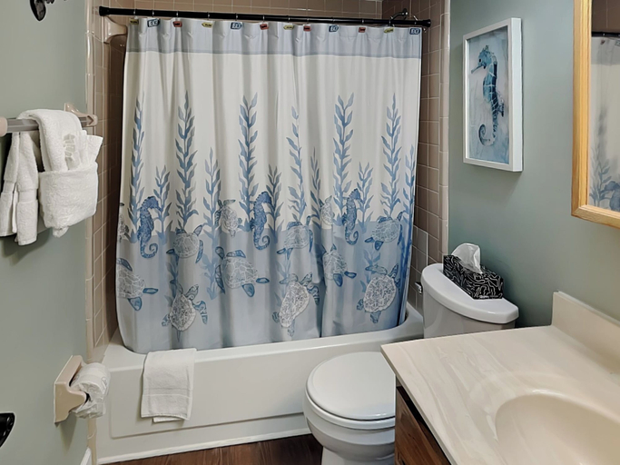 Bathroom, Starboard Light 7 by Distinctive Beach Rentals, Volusia
