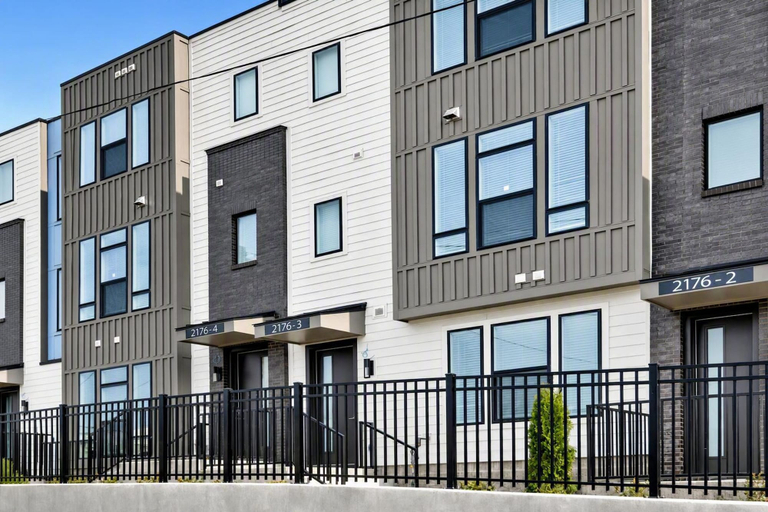 Room 3, 2 Rooftop Homes - Sleeps 24 - Near Geodis Park, Davidson
