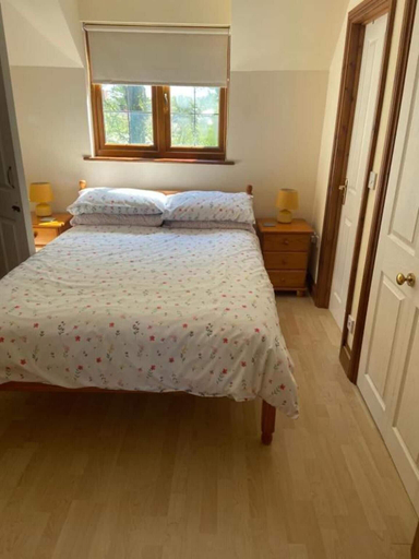 Room 5, 2-bed - Sleeps 4 - Free Parking & Ev Charging, Cornwall