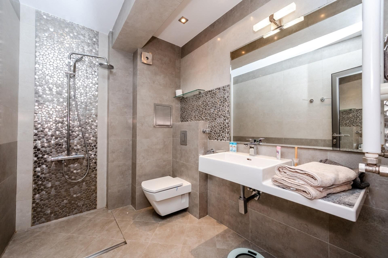Bathroom 3, Sofia Luxury 3-bed Penthouse Apartment, Sleeps 6, Stolichna