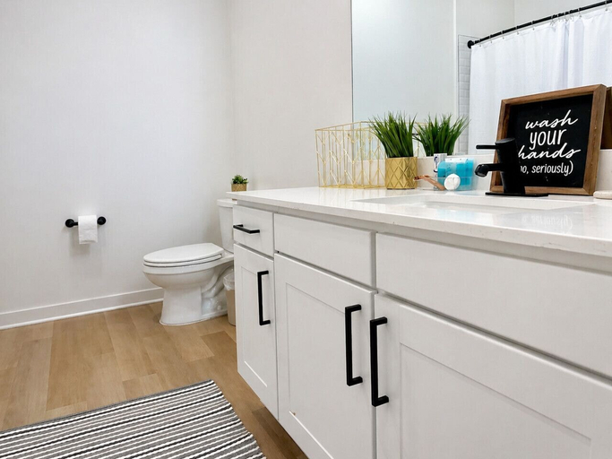 Bathroom, Cozy Home with Pool Gym - WorkerFriendly, Grayson