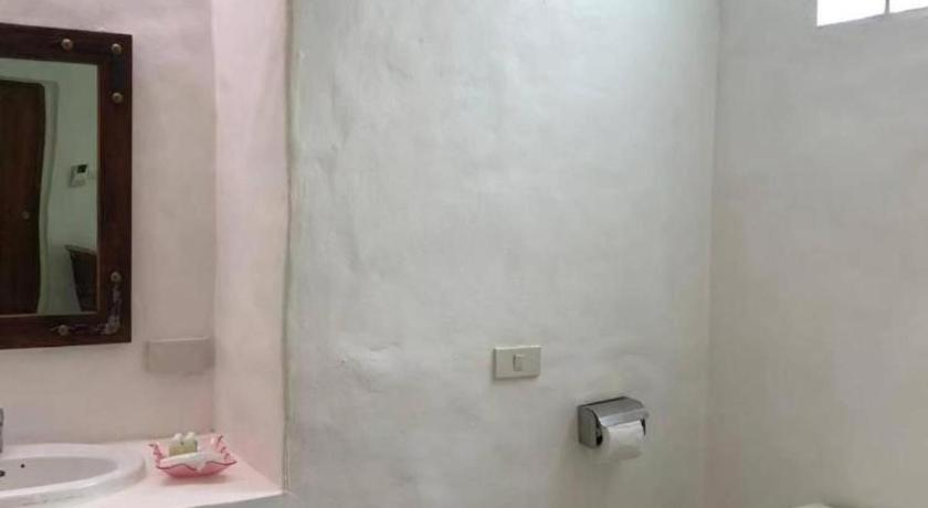 Bathroom, Samunthitar Resort, Khao Kho