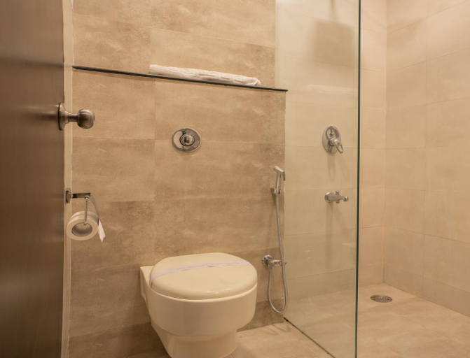 Bathroom 3, Raas Mahal Hotel, Jaipur