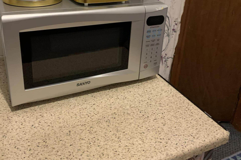 Microwave, Sleeps 2 With Free Parking and Wi-fi, Birmingham