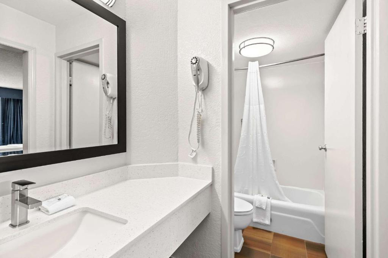 Bathroom 4, Suburban Studios Slidell I-10, Saint Tammany
