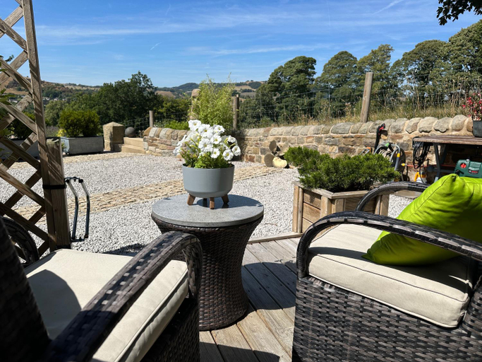 Others 3, The View, Luxury studio, near Chatsworth, Derbyshire