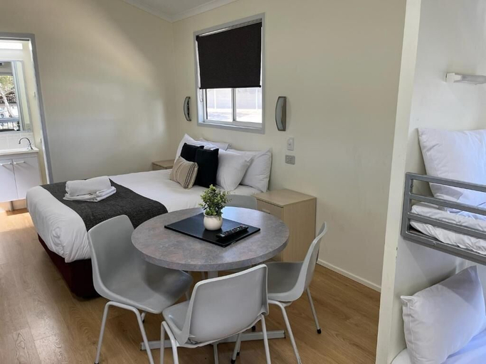 Bedroom 3, BIG4 Warwick Holiday Park, Warwick - Central