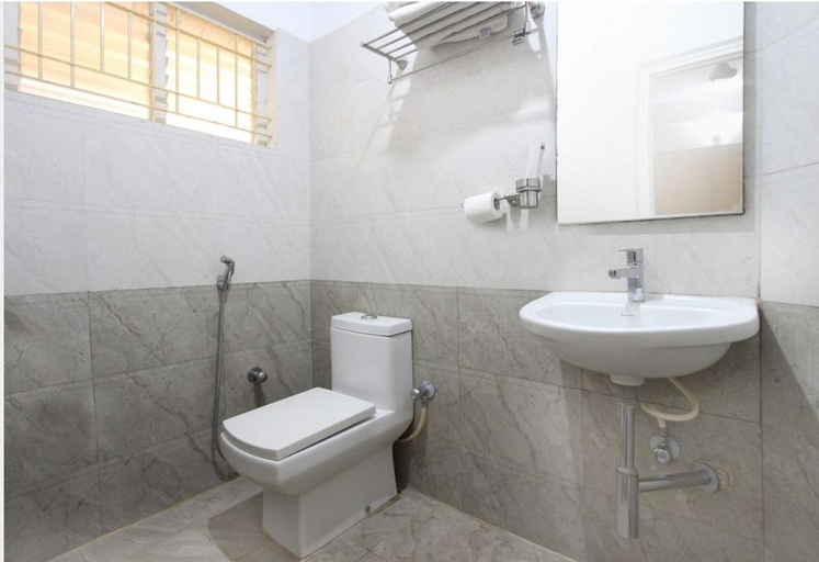 Bathroom, Livi Suites, Bangalore