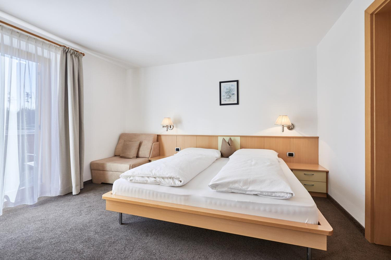 Bedroom 2, Pension Haus am See, Bolzano