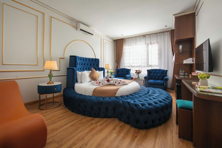 Room 5, Paris Hotel Que Vo, Quế Võ