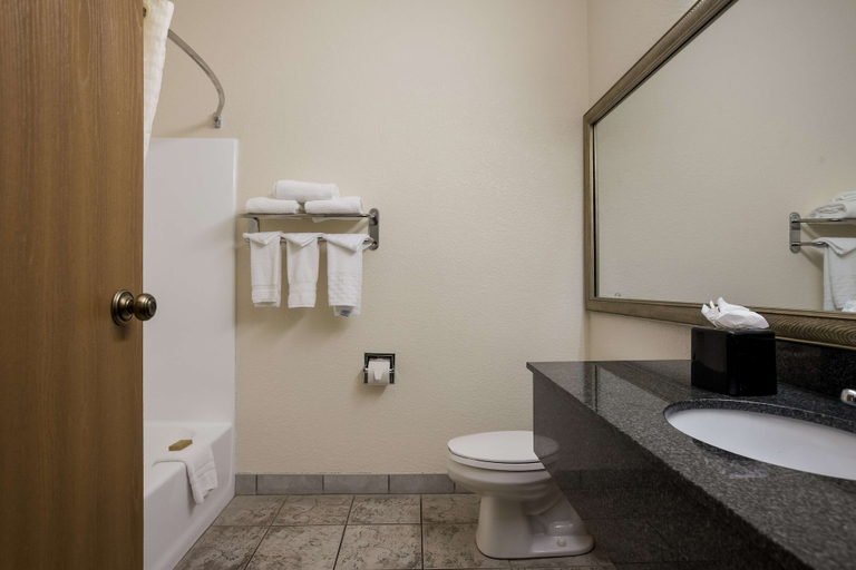 Bathroom 4, Best Western Kendallville Inn, Noble