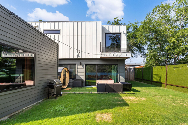 Room 2, Luxury Austin Retreat for 30 With Pool Sauna Plunge, Travis