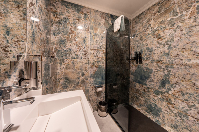 Bathroom 5, 216 Eagle Palace Suite, Pendik