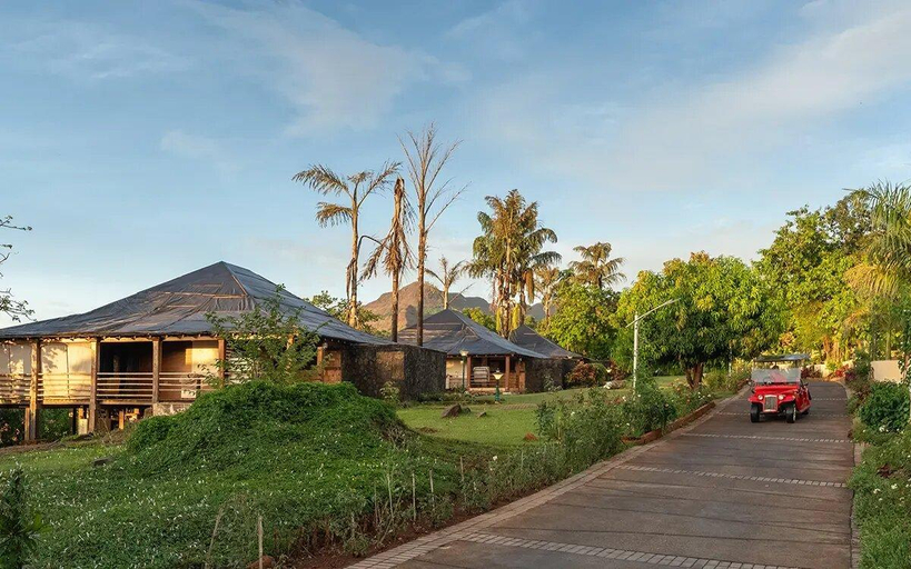 Exterior & Views