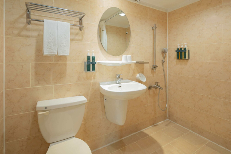 Bathroom 5, Kindness Hotel Weiwuying, Kaohsiung