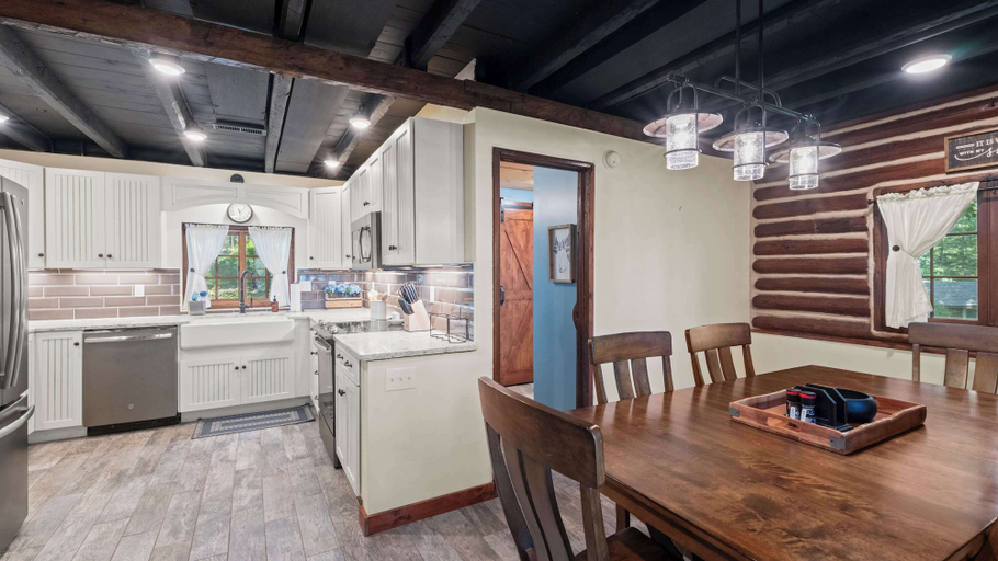 Dining 4, Log Cabin Retreat Two Cabins, One Stay, Camden
