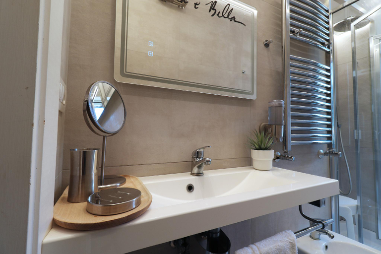 Bathroom 3, La Terrazza Family House, Napoli