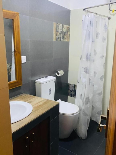 Bathroom 3, New Arverne Villa Kandy, K.F.G. & G. Korale