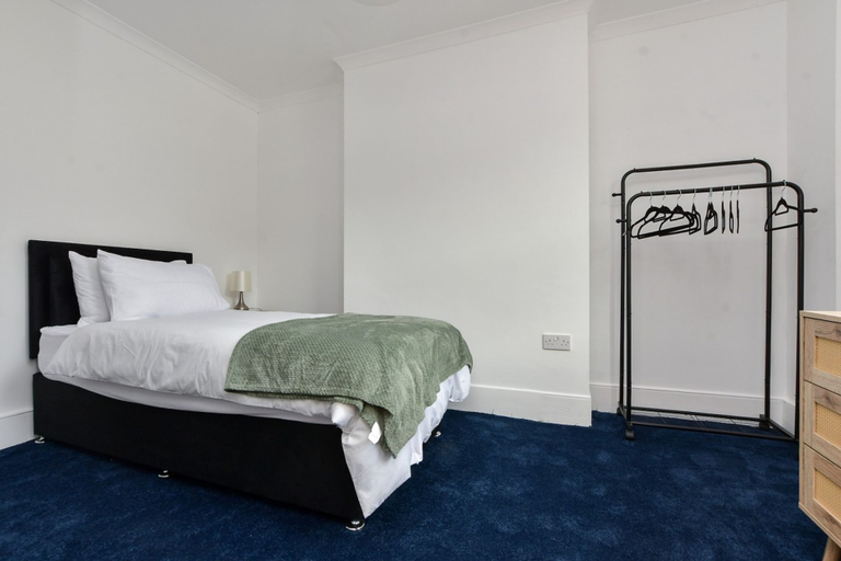 Room 4, Contractor-friendly 6BR 6 En-suites Free Parking, Kent