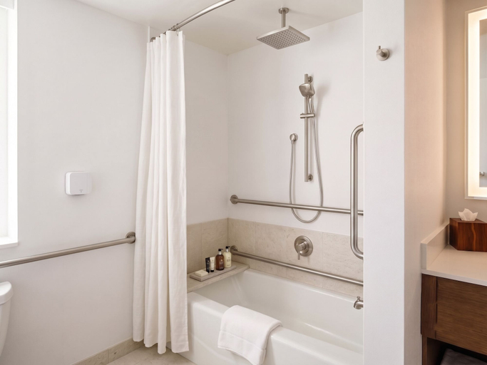 Bathroom 4, Roundhouse Suites, Boston