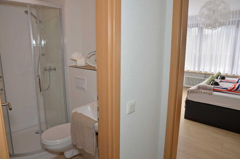 Bathroom 3, Hotel Zur Seerobbe, Cuxhaven