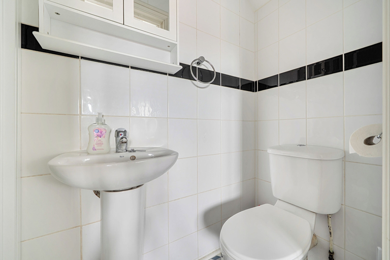 Bathroom 5, 3 Bed - Sleeps 6 - Parking - Central Canterbury, Kent
