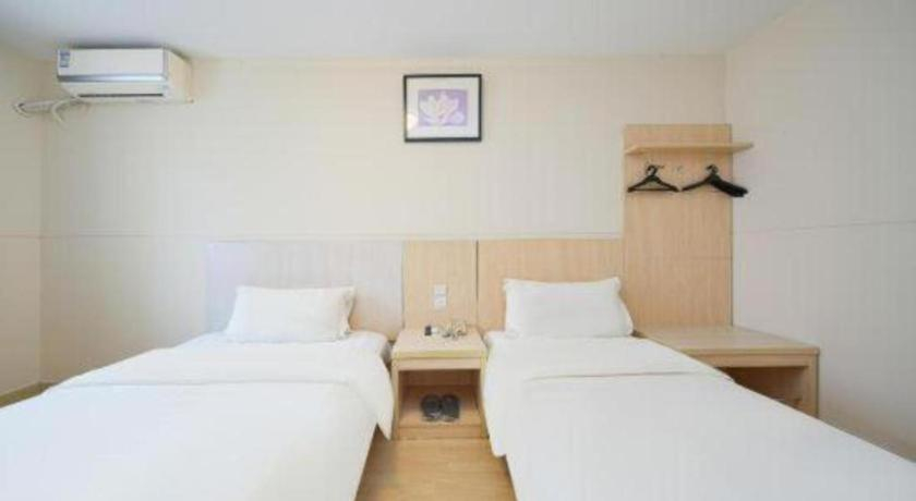 Bedroom 3, Jinjiang Inn Qingdao Hangzhou Rd., Qingdao