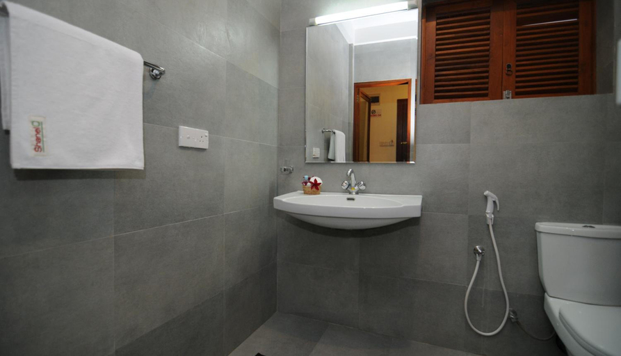 Bathroom, Hotel Shanelo, Negombo