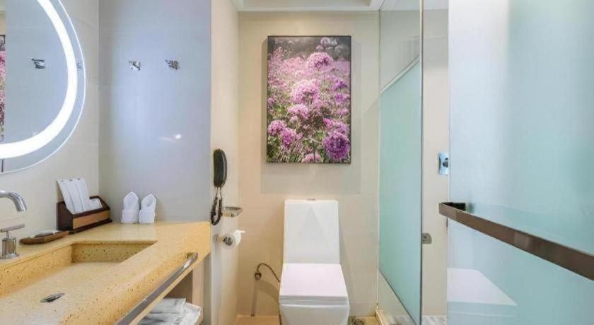 Bathroom 4, Lavande Hotels·Qingdao Wusi Square, Qingdao