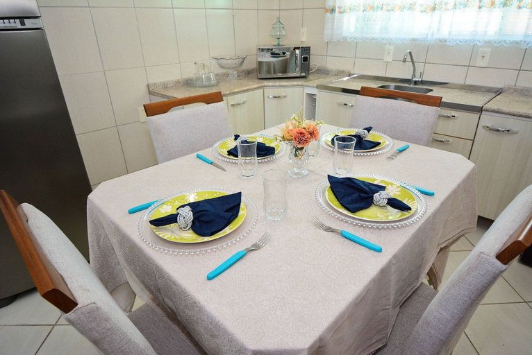 Dining 5, Casa com piscina a 250m da Praia PLH006, Palhoça