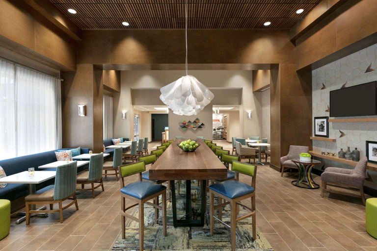 Food & Drinks 5, Hampton Inn & Suites Johns Creek, Fulton