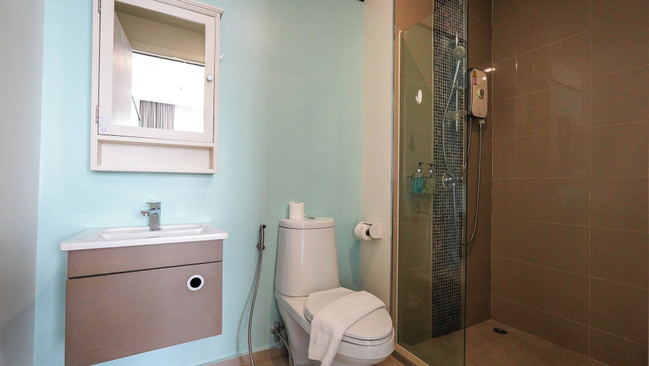 Bathroom 5, Dlux Condominium, Phuket Island