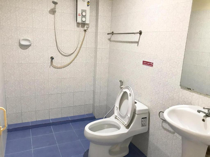 Bathroom, RACHAPHRUKRESORTLOPBURI, Muang Lop Buri