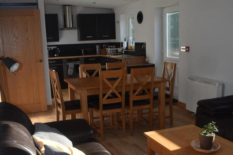Living area 5, Snowdonia Riverside Cabin With Private River, Gwynedd