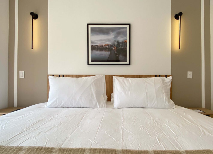 Room 5, w Airy 2BR w Balcony in Prime Miraflores, Lima