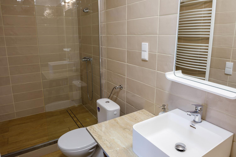 Bathroom, Somogy Kertje Udulofalu es Rendezvenyhelyszin, Tab