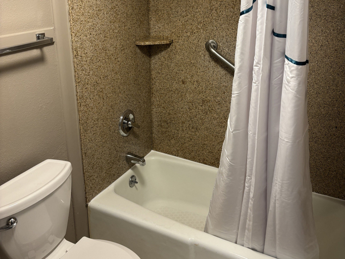 Bathroom 4, HomeTowne Studios by Red Roof Hagerstown - Williamsport, MD, Washington