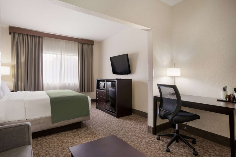 Bedroom 3, Best Western Kendallville Inn, Noble
