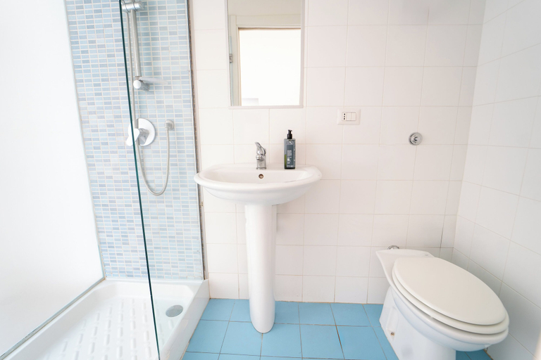 Bathroom 3, Monteoliveto Modern Flat by Wonderful Italy, Napoli