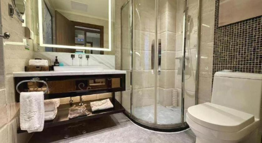 Bathroom 4, Chengdu Haotian Guotai Hotel, Chengdu