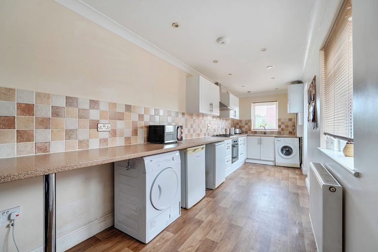 Private kitchen 4, 3 Bed - Sleeps 6 - Parking - Central Canterbury, Kent